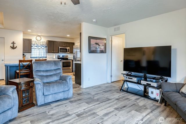 510 Sunset Avenue NE, Ocean Shores, WA 98569