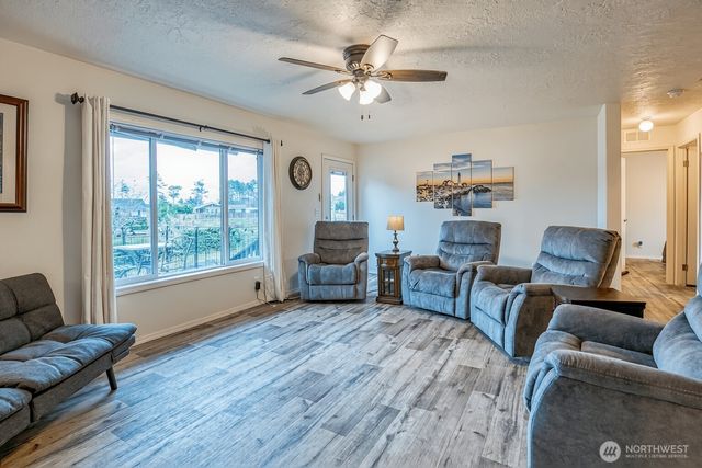 510 Sunset Avenue NE, Ocean Shores, WA 98569