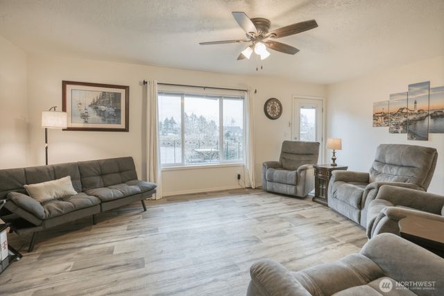 510 Sunset Avenue NE, Ocean Shores, WA 98569