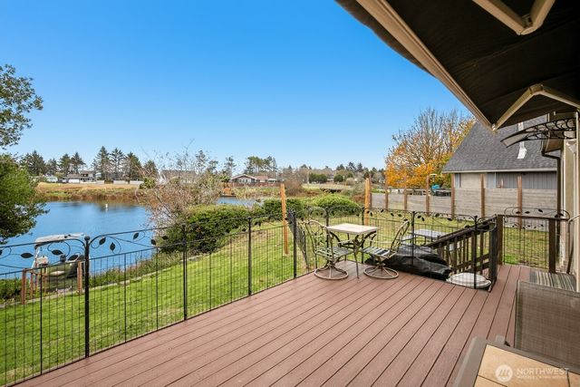 510 Sunset Avenue NE, Ocean Shores, WA 98569