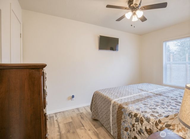 510 Sunset Avenue NE, Ocean Shores, WA 98569