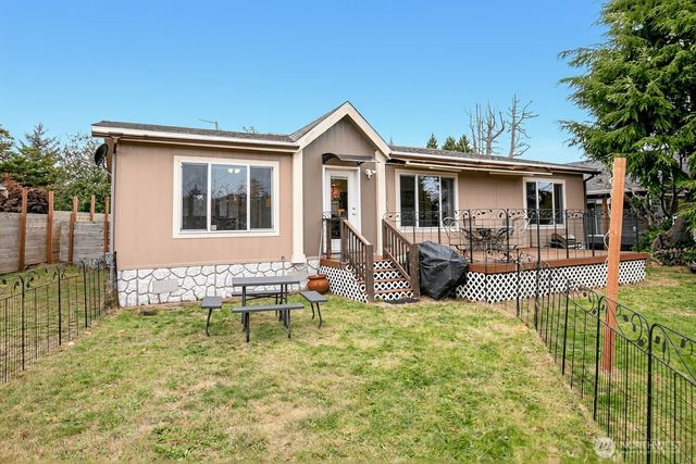 510 Sunset Avenue NE, Ocean Shores, WA 98569