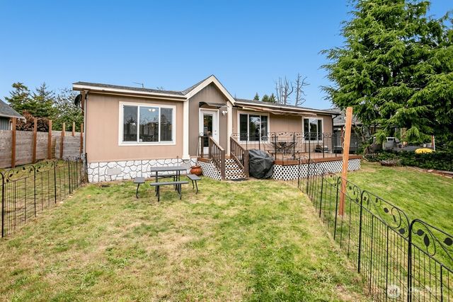 510 Sunset Avenue NE, Ocean Shores, WA 98569