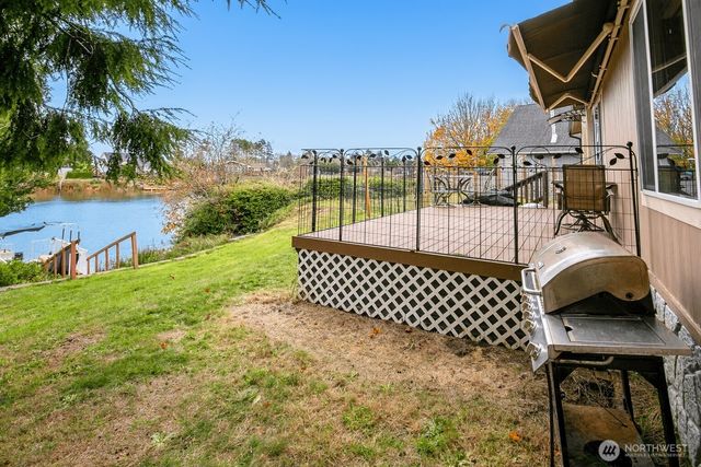 510 Sunset Avenue NE, Ocean Shores, WA 98569