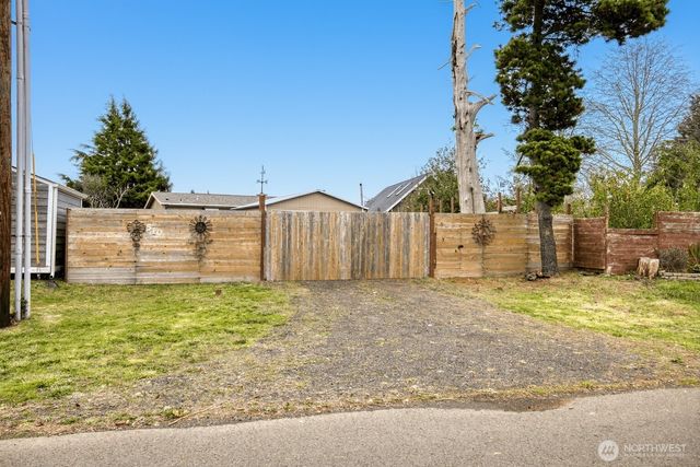 510 Sunset Avenue NE, Ocean Shores, WA 98569