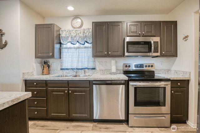 510 Sunset Avenue NE, Ocean Shores, WA 98569