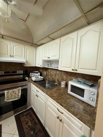 411 TELFRD S 411, Deerfield Beach, FL 33442