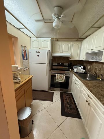 411 TELFRD S 411, Deerfield Beach, FL 33442