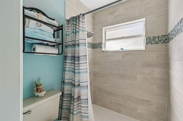 9702 LITTLE POND WAY, Tampa, FL 33647