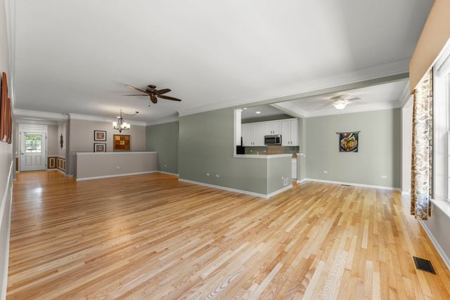 105 National Court, Shorewood, IL 60404