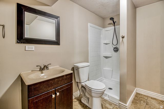 2816 W 4375 S, Roy, UT 84067