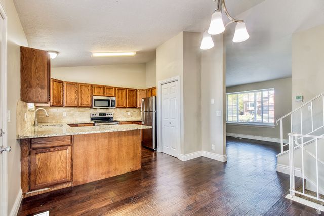 2816 W 4375 S, Roy, UT 84067