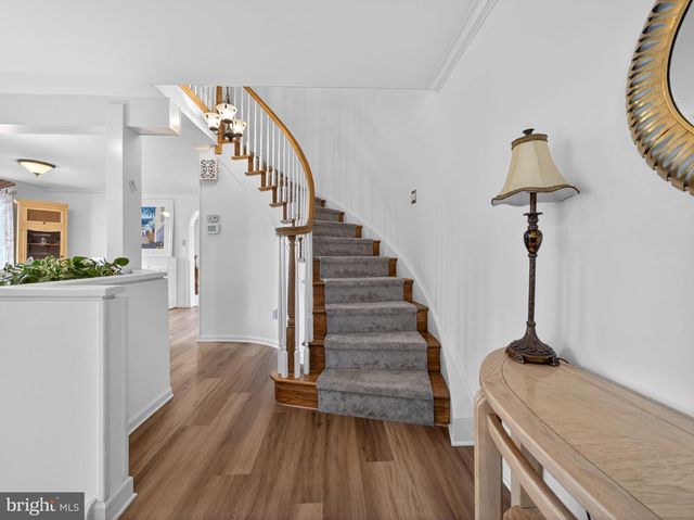 18 COLCHESTER PL, Newtown, PA 18940