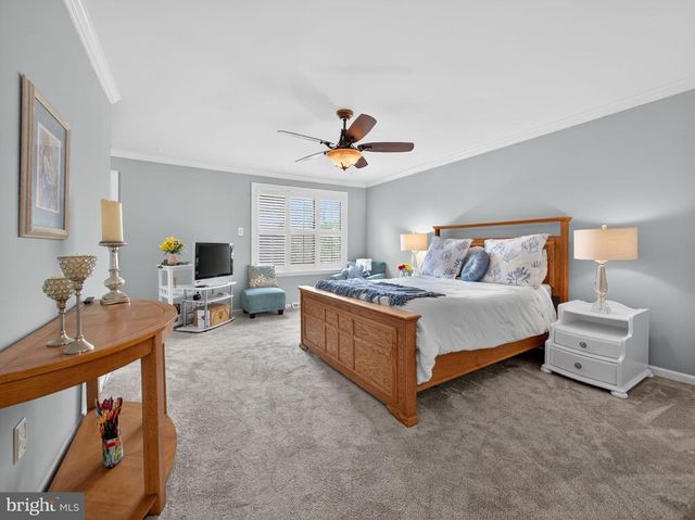 18 COLCHESTER PL, Newtown, PA 18940