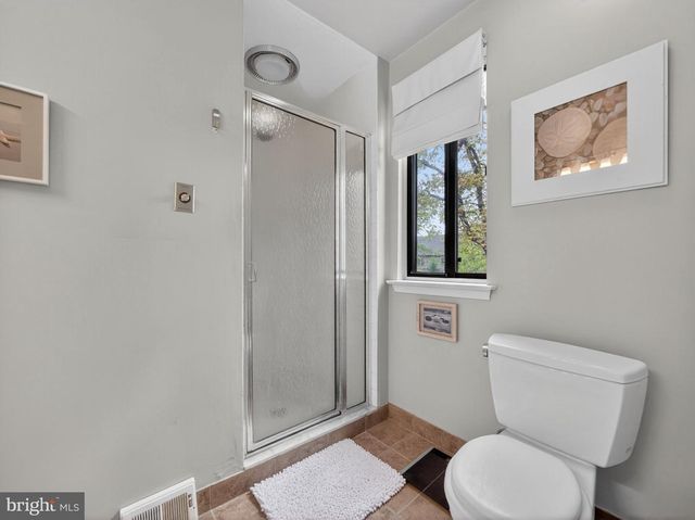 18 COLCHESTER PL, Newtown, PA 18940
