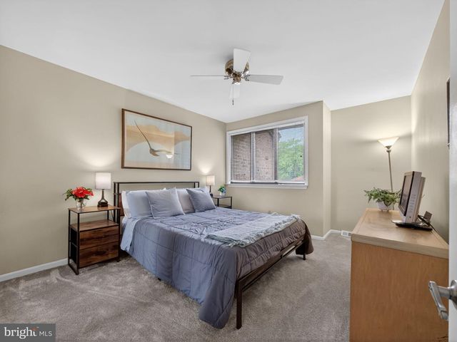 18 COLCHESTER PL, Newtown, PA 18940