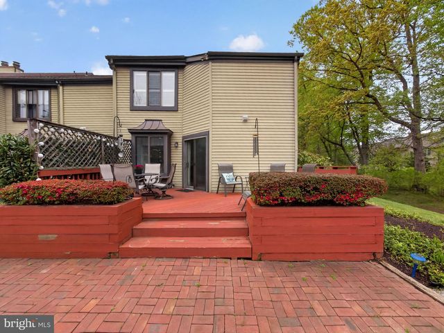 18 COLCHESTER PL, Newtown, PA 18940