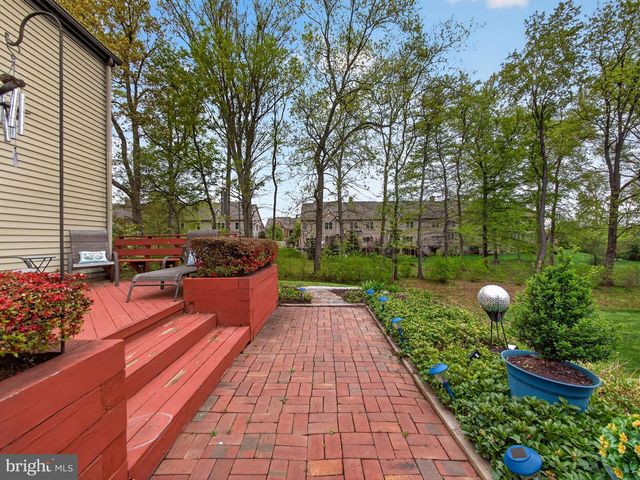 18 COLCHESTER PL, Newtown, PA 18940