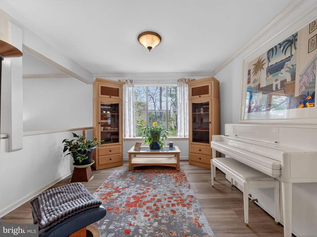 18 COLCHESTER PL, Newtown, PA 18940