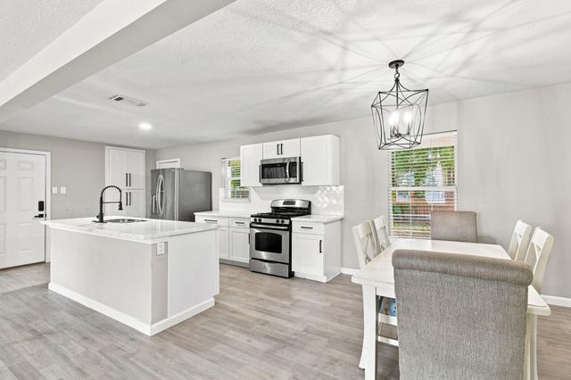 500 Ruth Street, Baytown, TX 77520