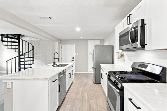 500 Ruth Street, Baytown, TX 77520
