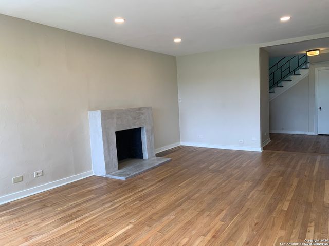 155 N JOSEPHINE TOBIN DR, San Antonio, TX 78201