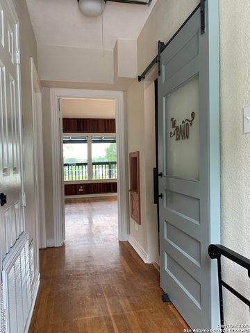155 N JOSEPHINE TOBIN DR, San Antonio, TX 78201
