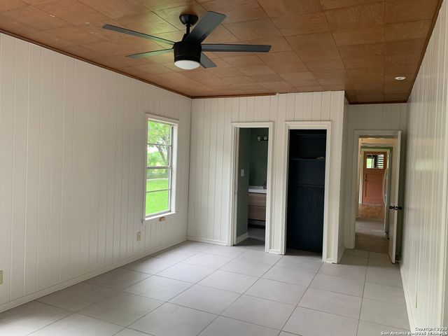 155 N JOSEPHINE TOBIN DR, San Antonio, TX 78201