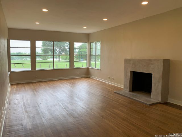 155 N JOSEPHINE TOBIN DR, San Antonio, TX 78201