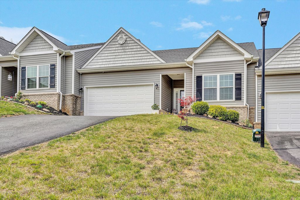 22 Carrington CT, Roanoke, VA 24019