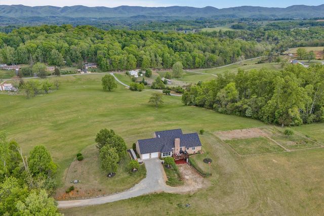 3281 Springwood RD, Fincastle, VA 24090