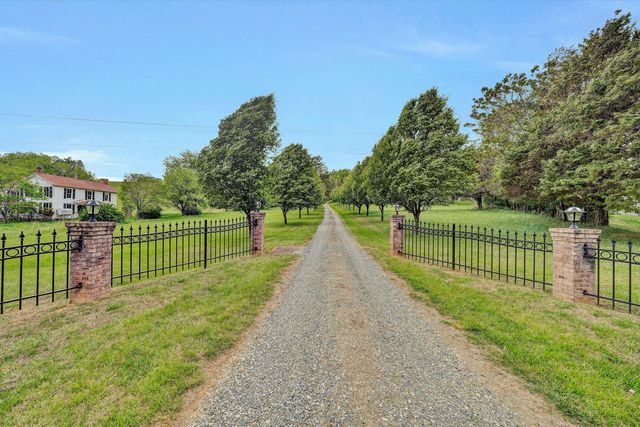 3281 Springwood RD, Fincastle, VA 24090