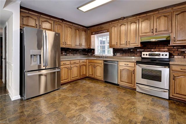 111 Lakeview DR, Yorktown, VA 23692