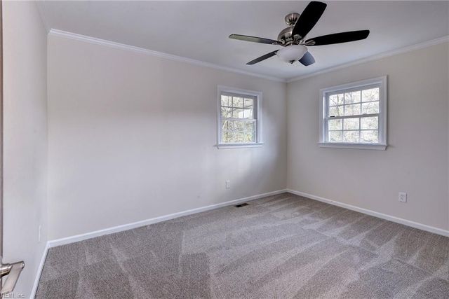 111 Lakeview DR, Yorktown, VA 23692