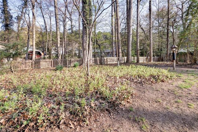 111 Lakeview DR, Yorktown, VA 23692