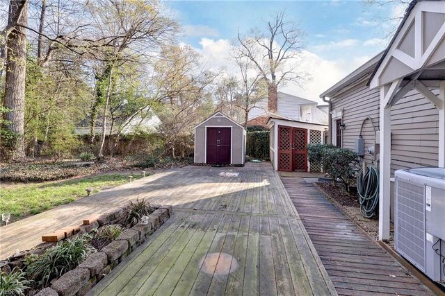 111 Lakeview DR, Yorktown, VA 23692