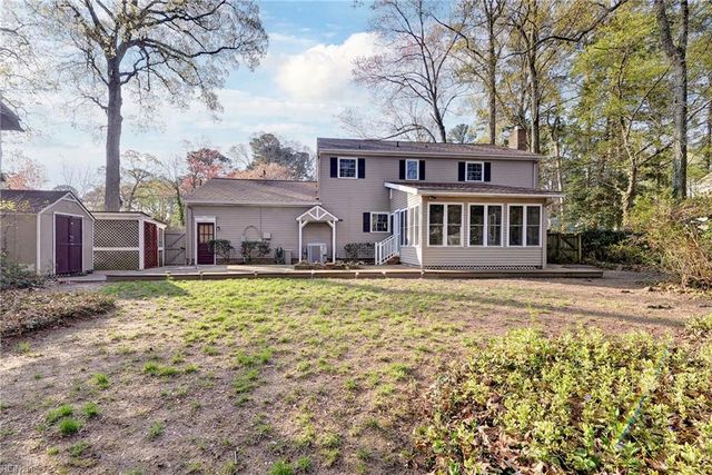 111 Lakeview DR, Yorktown, VA 23692