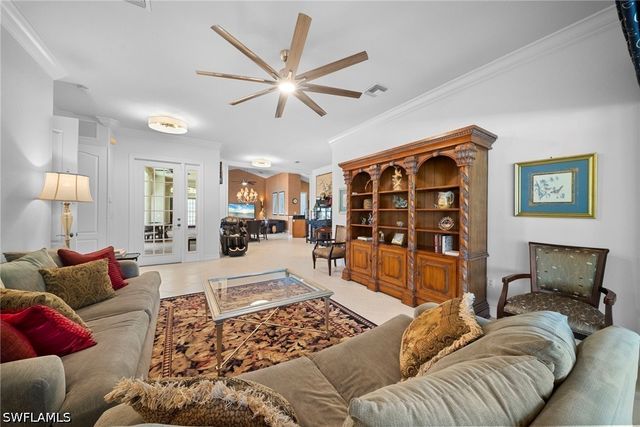 955 Tivoli CT, Naples, FL 34104
