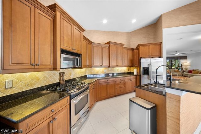 955 Tivoli CT, Naples, FL 34104