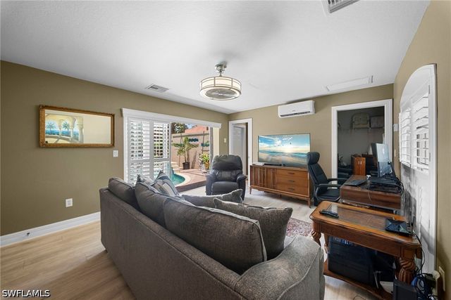 955 Tivoli CT, Naples, FL 34104