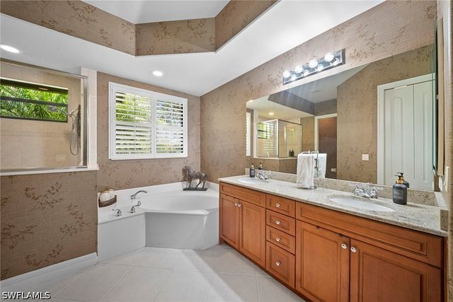 955 Tivoli CT, Naples, FL 34104