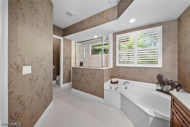 955 Tivoli CT, Naples, FL 34104