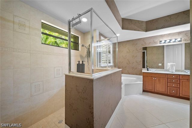 955 Tivoli CT, Naples, FL 34104