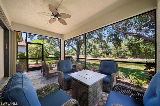 955 Tivoli CT, Naples, FL 34104