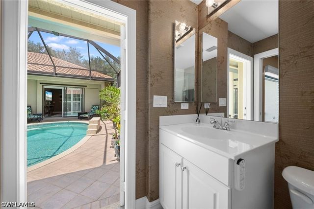955 Tivoli CT, Naples, FL 34104