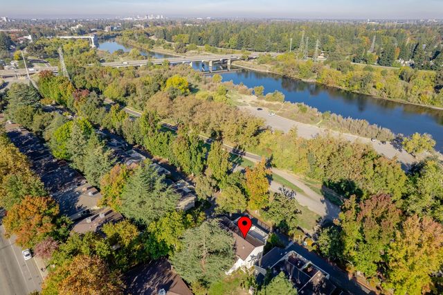 8031 La Riviera Dr, Sacramento, CA 95826