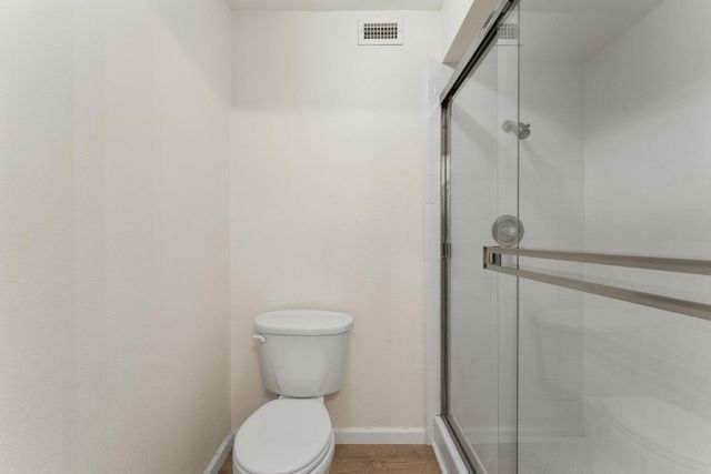 8031 La Riviera Dr, Sacramento, CA 95826