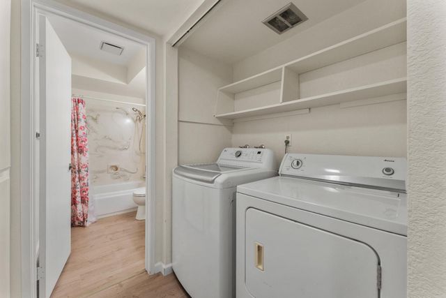 8031 La Riviera Dr, Sacramento, CA 95826