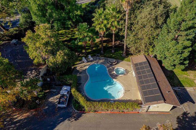 8031 La Riviera Dr, Sacramento, CA 95826