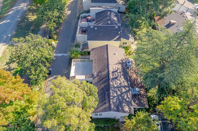 8031 La Riviera Dr, Sacramento, CA 95826